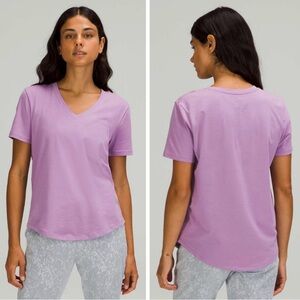 Lululemon Love Tee Short Sleeve V-Neck T-Shirt in Wisteria Purple